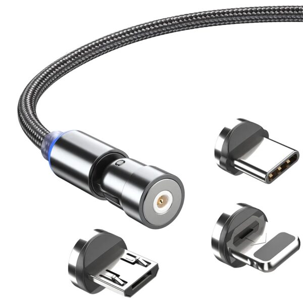 Cable de carga semirrápida en color negro junto a los tres cabezales disponibles: USB, C e IP.